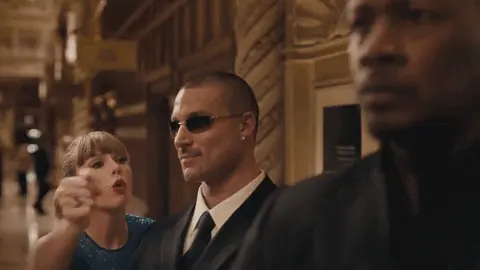 Taylor Swift GIF representing HTTP status code 401